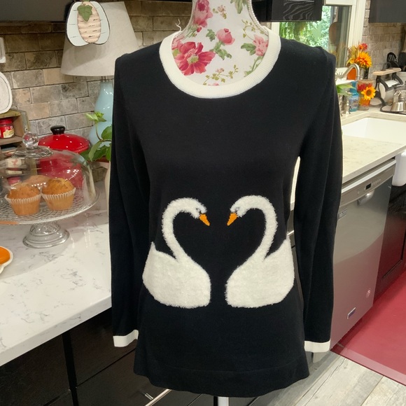 Crown & Ivy Women's Size Small Black and White Tunic Sweater 2 Swans New W/tags - Picture 1 of 11
